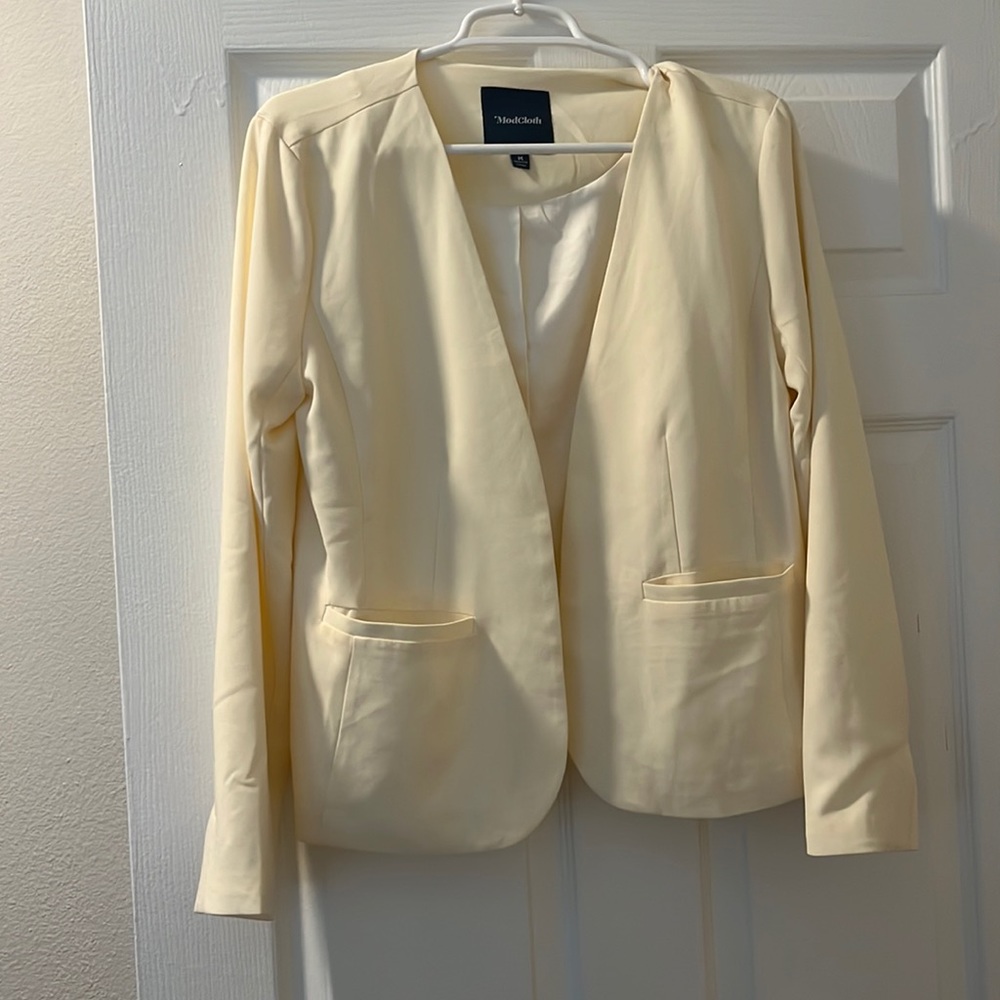 ModCloth cream blazer